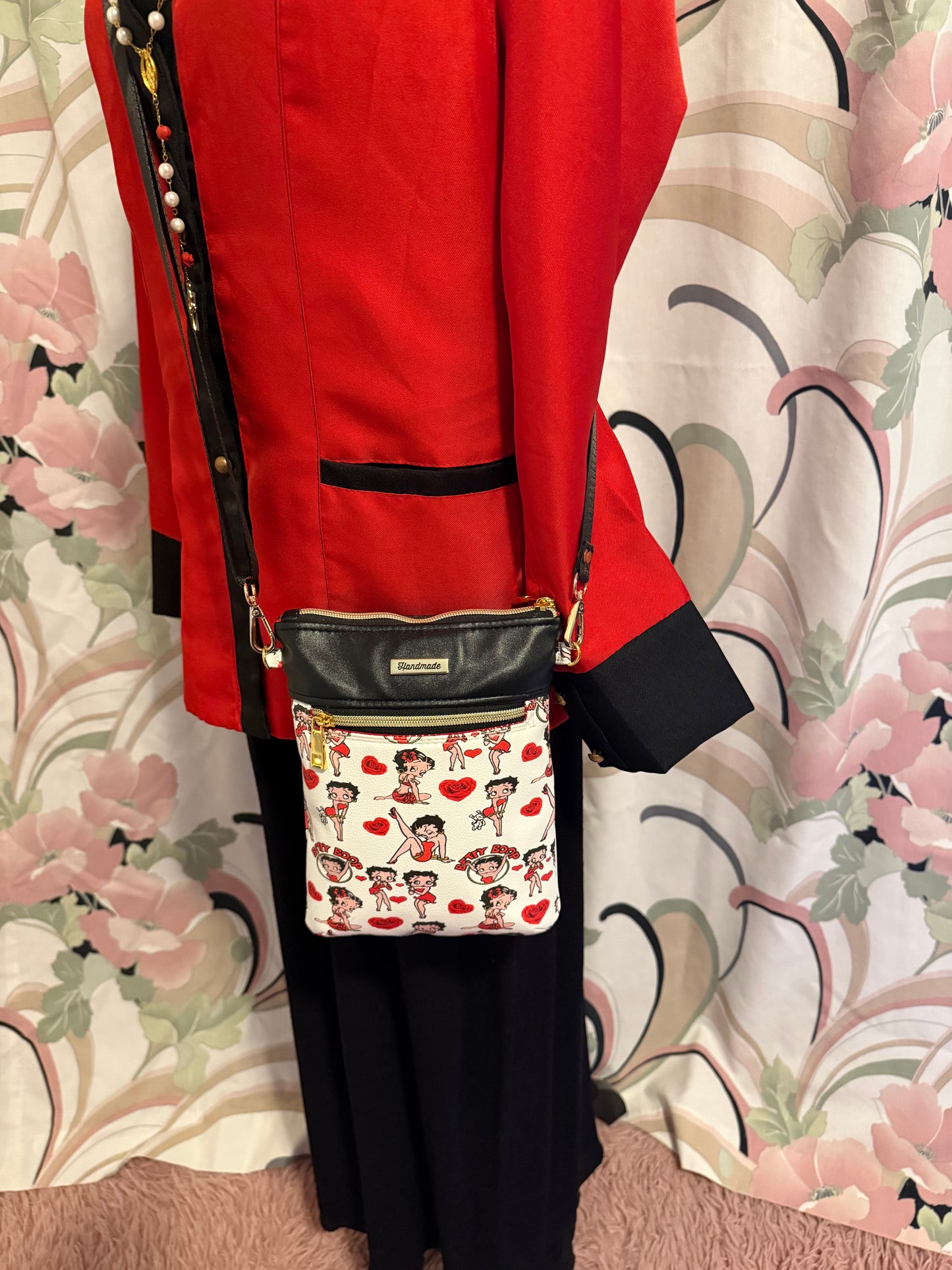 Retro Love Cartoon-Inspired Crossbody Bag